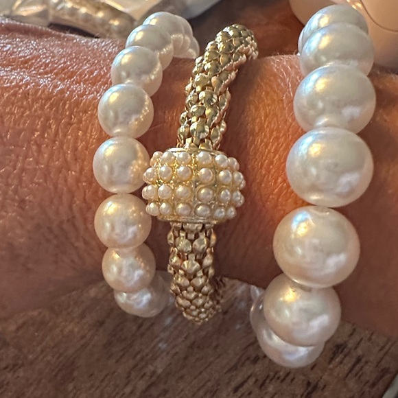 3 Piece Pearl and Gold Elastic Bracelet Set - Picture 5 of 7